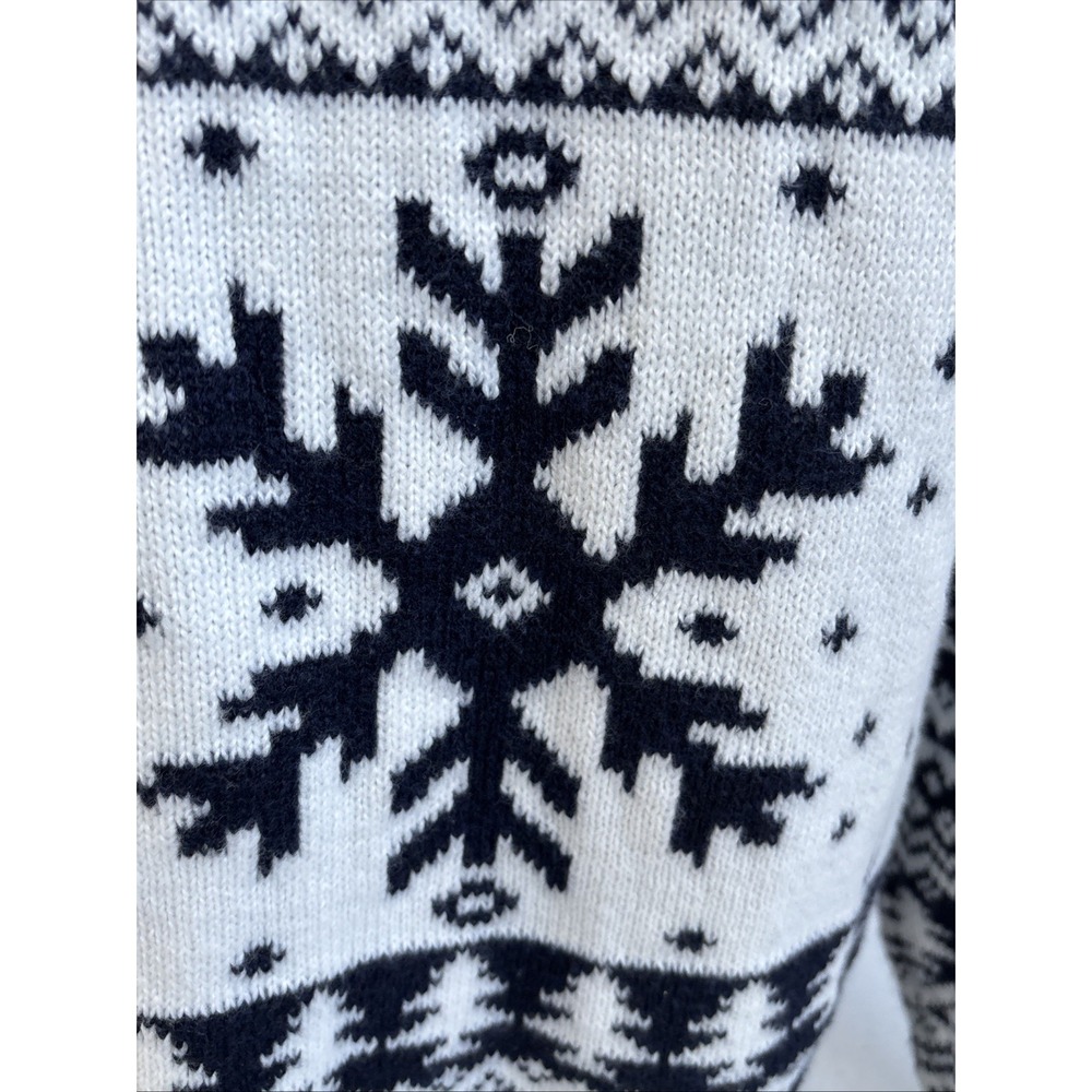 Dec. 25th Women's L NWT White Navy Snowflake Deer LS Button Up Knit Cardigan - Picture 7 of 15